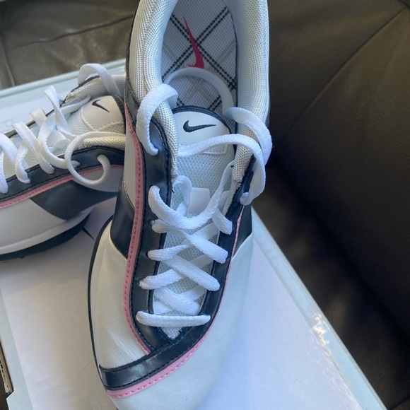 Brand new in box Women’s Nike Golf Shoes - Picture 5 of 8